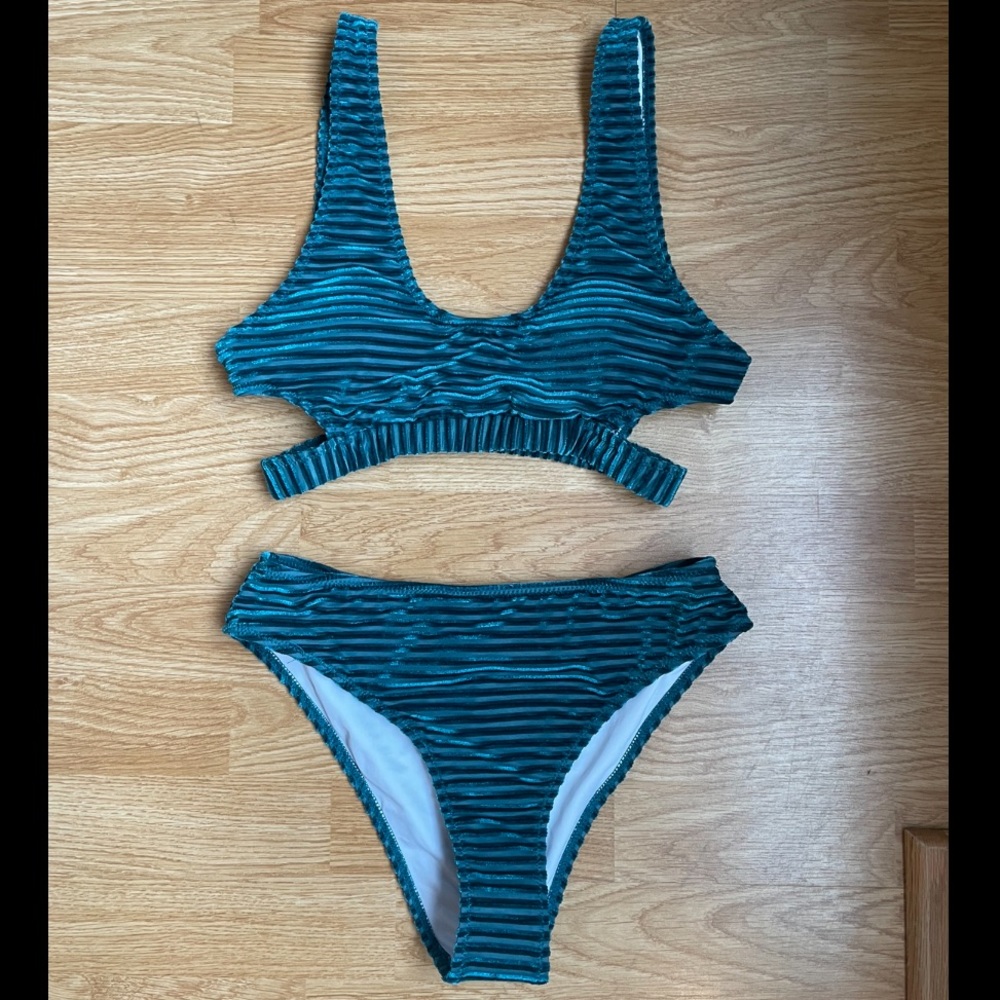 CUPSHE ribbed velvet high cut bikini